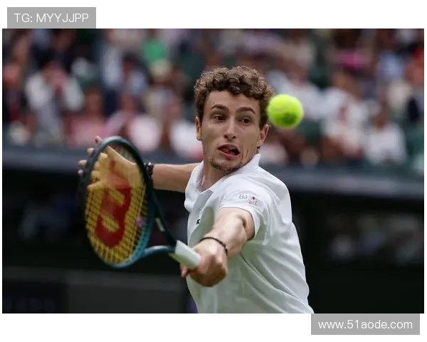 奥热阿利亚西姆强势晋级男单八强展现网球赛场非凡实力掀起新一轮青春风暴