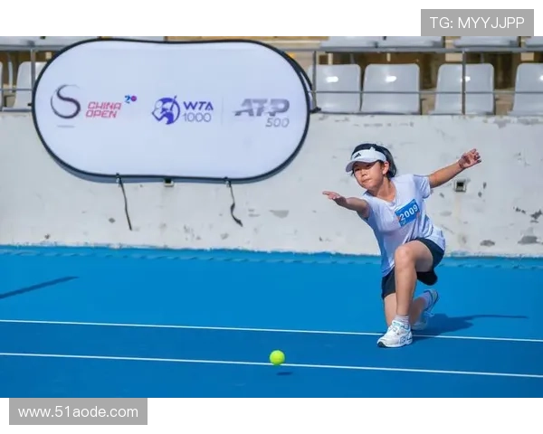 聚焦中网球童国际面孔呈现赛场文化交流与青春风采篇章绽丽画卷中 聚焦中网球童国际面孔呈现赛场文化交流与青春风采篇章绽丽画卷中