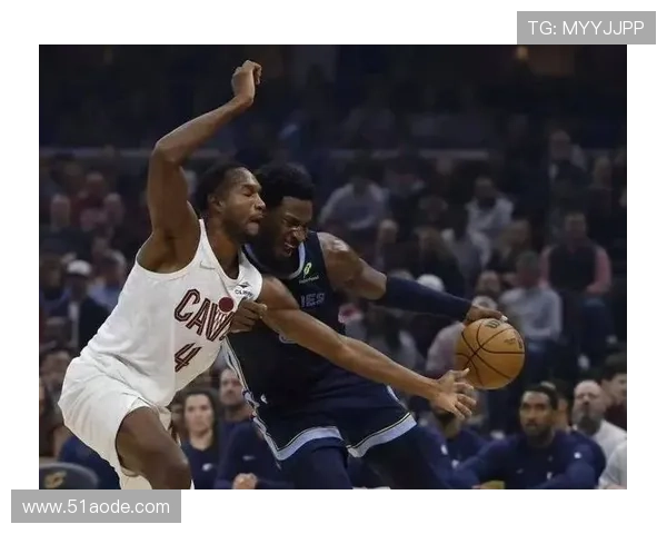 米切尔砍下30分5助攻带队取胜 莫兰特伤退灰熊遭遇四连败